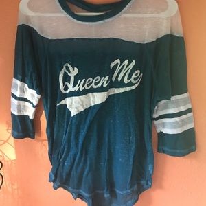 “Queen Me” women’s top